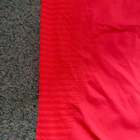 UNDER ARMOUR workout tank top - Picture 2 of 3